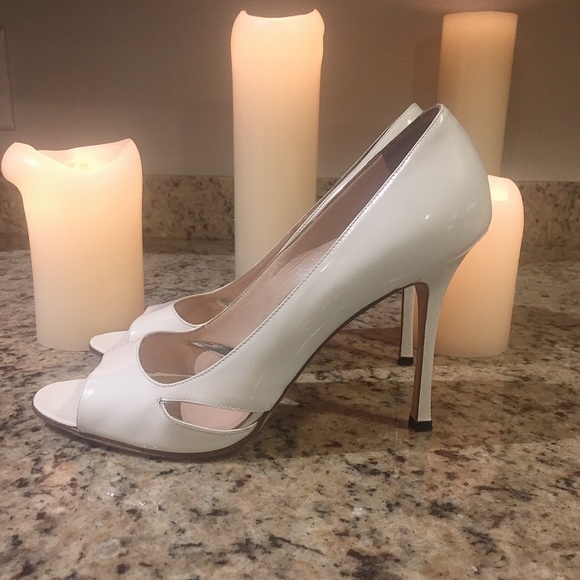 Manolo Blahnik White Patent Leather Heels - Picture 2 of 4